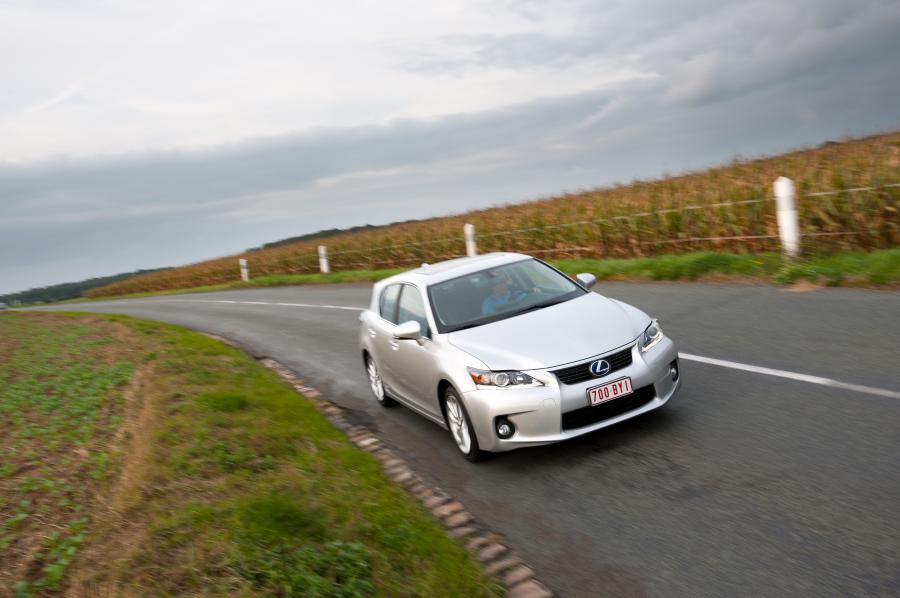  Lexus CT200h 2010 года  (фото 243 из 266)